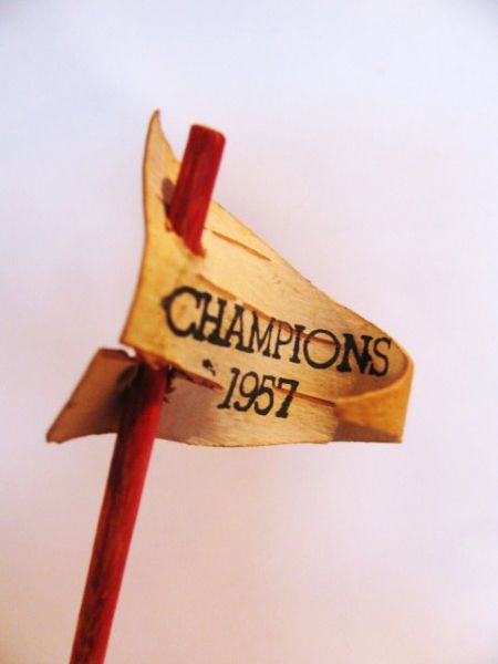1957 CHAMPIONS MILWAUKEE BRAVES SOUVENIR TEEPEE