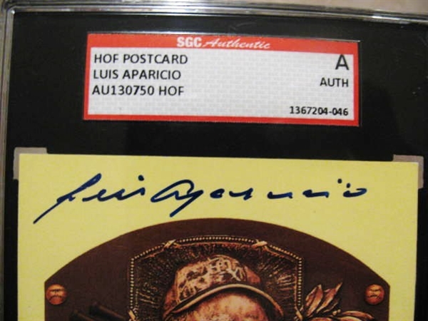 LUIS APARICIO SIGNED HOF POST CARD - SGC SLABBED & AUTHENTICATED