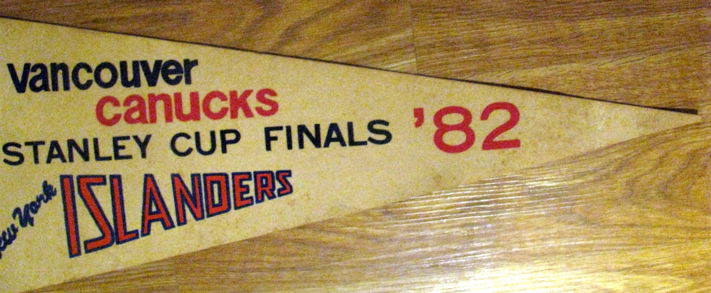 1982 STANLEY CUP FINALS PENNANT - ISLANDERS VS CANUCKS