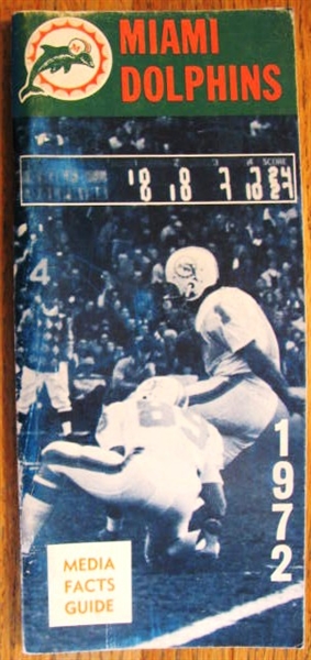 1972 MIAMI DOLPHINS FOOTBALL MEDIA GUIDE - UNDEFEATED SEASON !