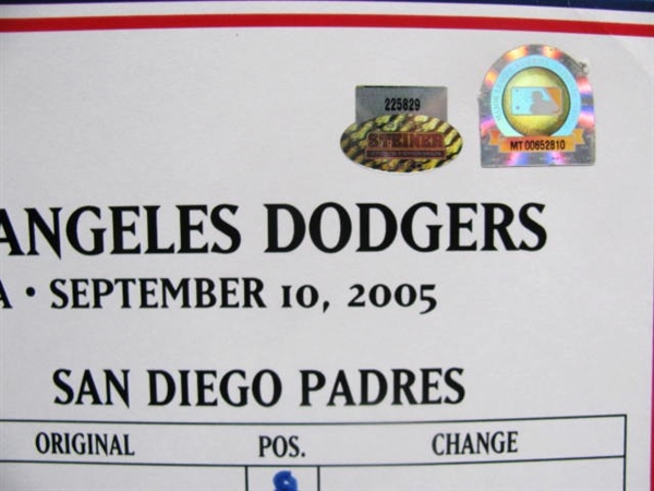 2005 SAN DIEGO PADRES AT LA DODGERS GAME USED LINEUP CARD SIGNED W/ MLB & STEINER 
