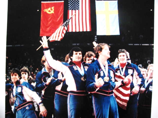 1980 TEAM USA MIRACLE ON ICE TEAM SIGNED (22) 16X20 PHOTO w/SGC LOA
