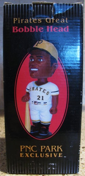 2001 ROBERTO CLEMENTE PNC PARK GIVE-AWAY BOBBLE HEAD w/PICTURE BOX