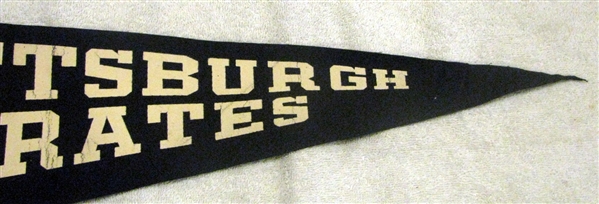 60's PITTSBURGH PIRATES 3/4 SIZE PENNANT