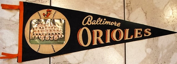 1960 BALTIMORE ORIOLES FULL SIZE TEAM PICTURE PENNANT