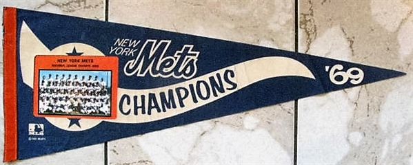 1969 NY METS NATIONAL LEAGUE CHAMPIONS FULL SIZE TEAM PICTURE PENNANT