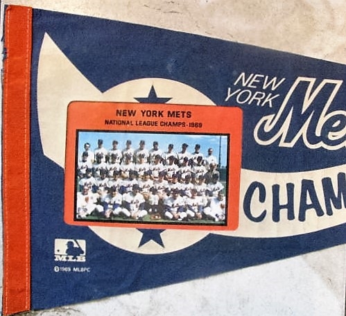 1969 NY METS NATIONAL LEAGUE CHAMPIONS FULL SIZE TEAM PICTURE PENNANT