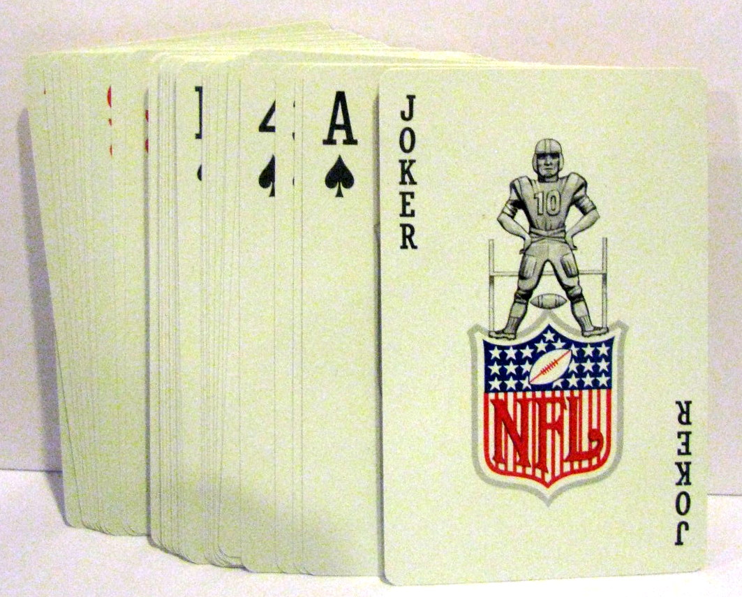 Lot Detail - 60's GREEN BAY PACKERS PLAYING CARDS - COMPLETE w/BOX