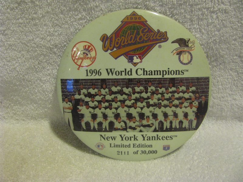 1996 NEW YORK YANKEES WORLD CHAMPIONS OVERSIZED PIN w/ROOKIE JETER