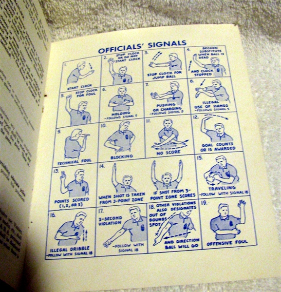 1975-76 ABA OFFICIAL PLAYING RULES BOOKLET