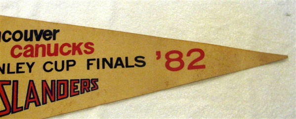 1982 STANLEY CUP FINALS PENNANT- ISLANDERS VS CANUCKS