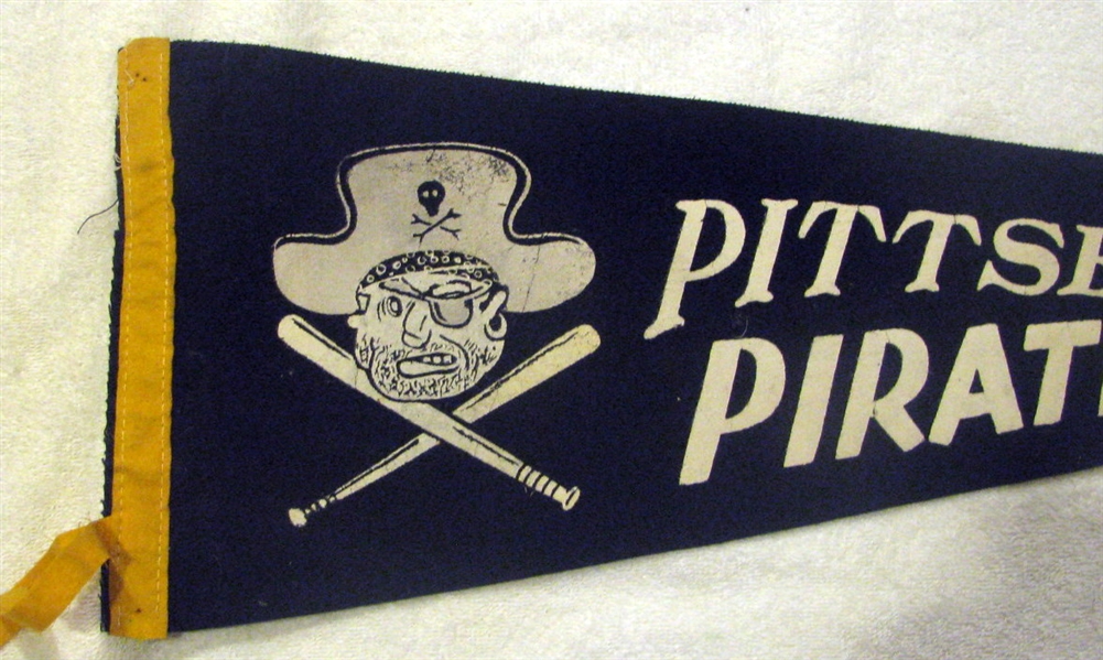 50's PITTSBURGH PIRATES PENNANT