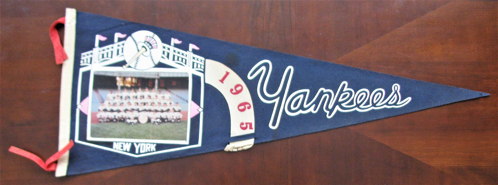 1965 NY YANKEES TEAM PICTURE PENNANT