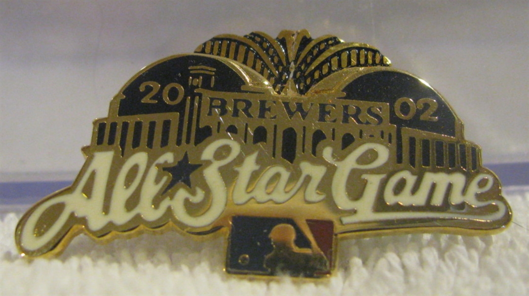 2002 ALL-STAR GAME PRESS PIN IN MILWAUKEE