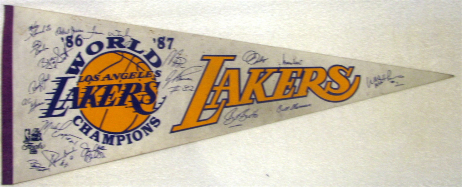1986-87 LOS ANGELES LAKERS WORLD CHAMPIONSHIP PENNANT