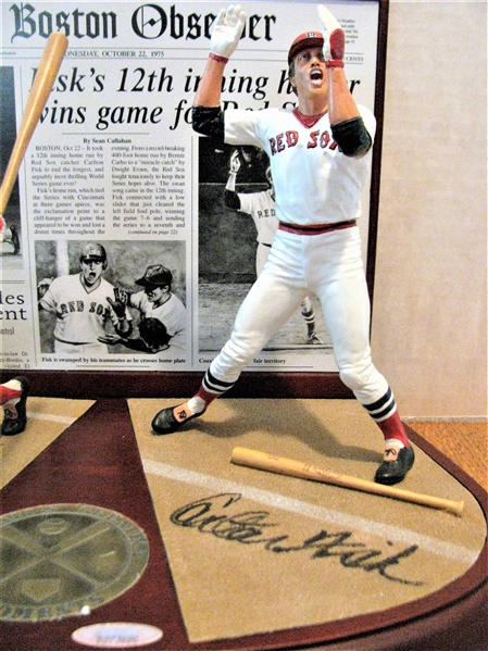 CARLTON FISK FAMOUS WORLD SERIES HOME RUN DANBURY MINT STATUE -SIGNED BY FISK & BENCH - TRISTAR 