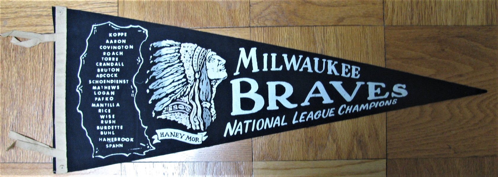 1958 MILWAUKEE BRAVES NATIONAL LEAGUE CHAMPIONS SCROLL PENNANT