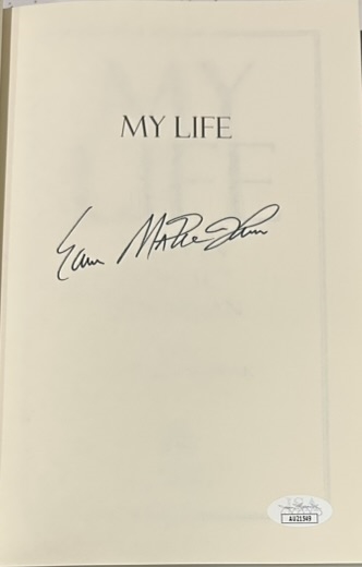 MAGIC JOHNSON SIGNED BOOK MAGIC w/JSA COA