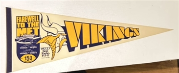 MINNESOTA VIKINGS "FAREWELL TO THE MET" PENNANT